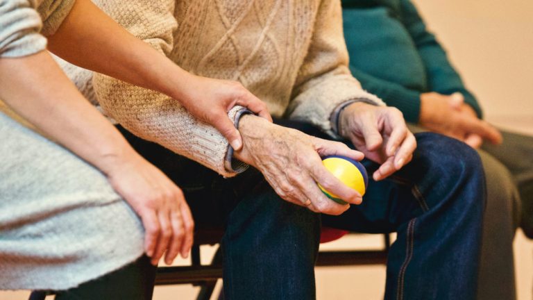 Dependencia, incapacidad y discapacidad: ¿cuáles son las diferencias?